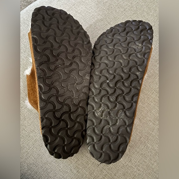 Arizona Shearling Birkenstocks - Picture 4 of 6